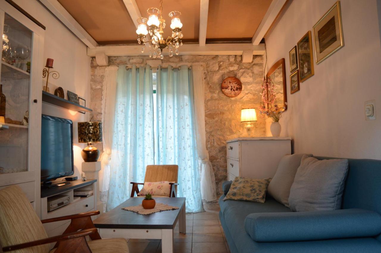Visilo Stone House Villa Pucisca Exterior photo